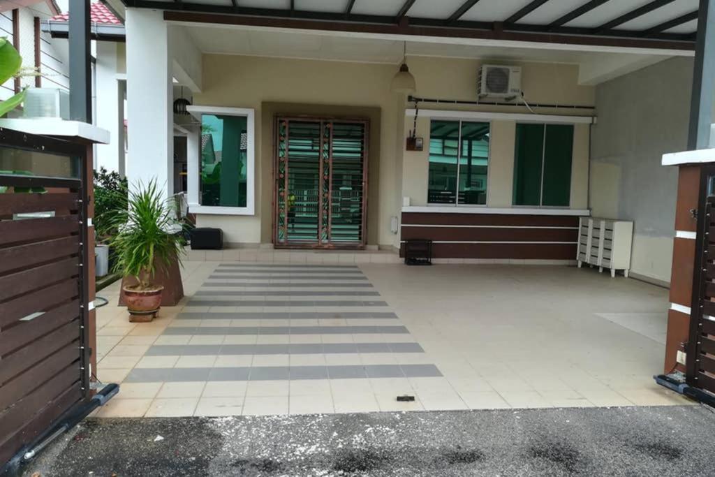D Wangi Homestay Pasir Gudang At Ecotropic Exterior foto