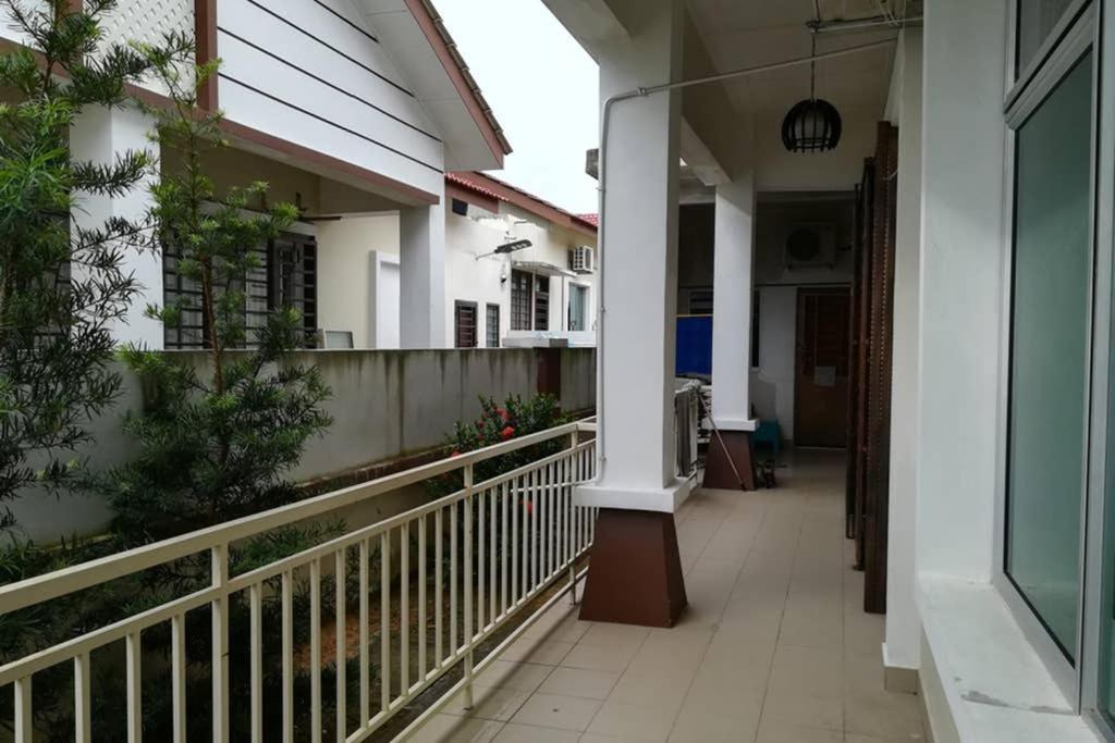 D Wangi Homestay Pasir Gudang At Ecotropic Exterior foto