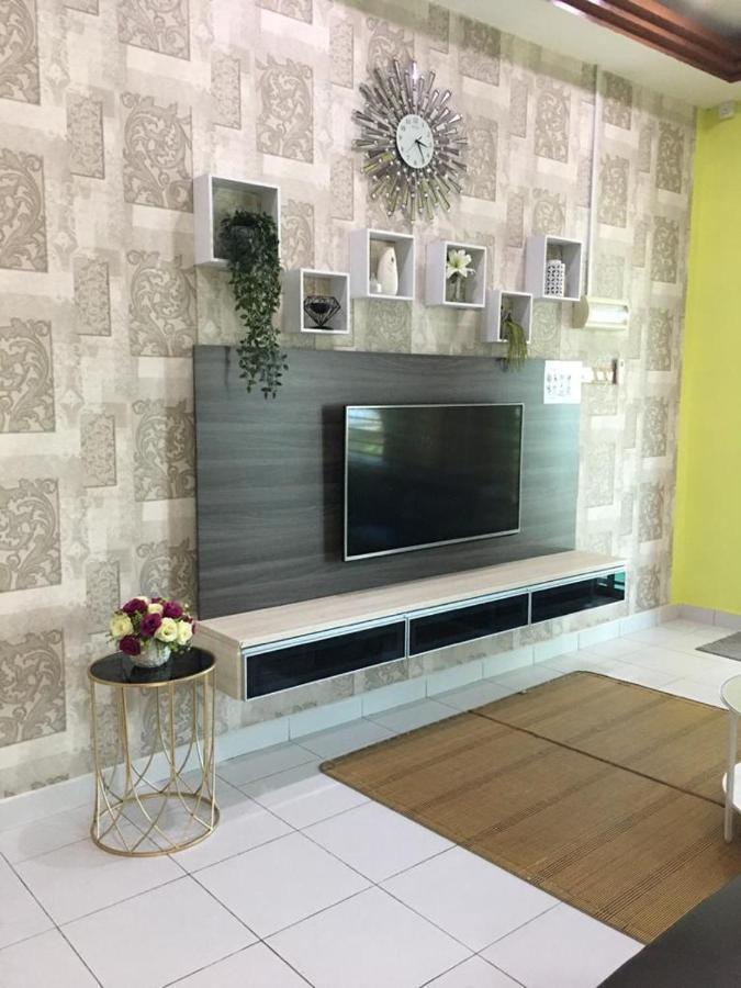 D Wangi Homestay Pasir Gudang At Ecotropic Exterior foto